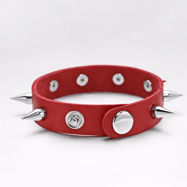 Bracelet à Pics en Similicuir Rouge Bracelet à Pics en Similicuir Rouge.